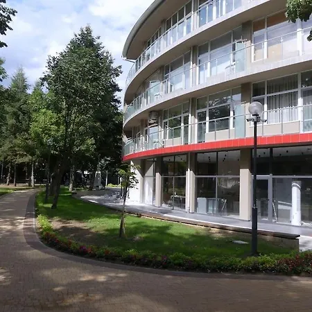 елегантен в супер центъра на града с изглед към парк, възможност за безплатно паркиране