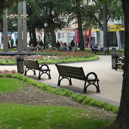 דירה елегантен в супер центъра на града с изглед към парк, възможност за безплатно паркиране *