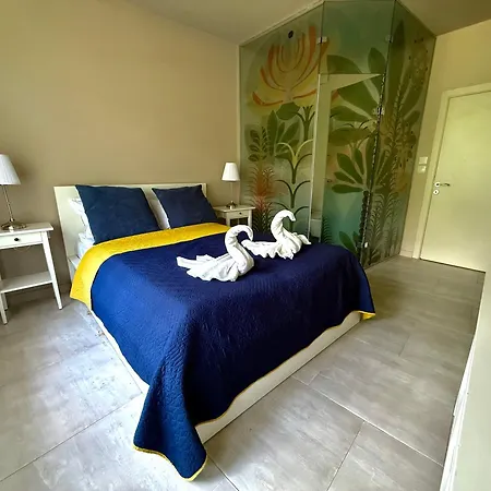 елегантен в супер центъра на града с изглед към парк, възможност за безплатно паркиране דירה