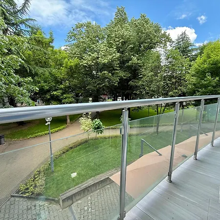 елегантен в супер центъра на града с изглед към парк, възможност за безплатно паркиране דירה קאזאנלק