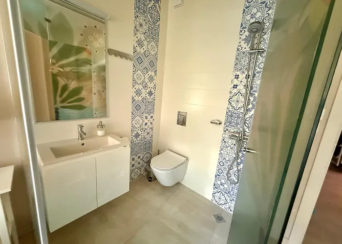 елегантен в супер центъра на града с изглед към парк, възможност за безплатно паркиране