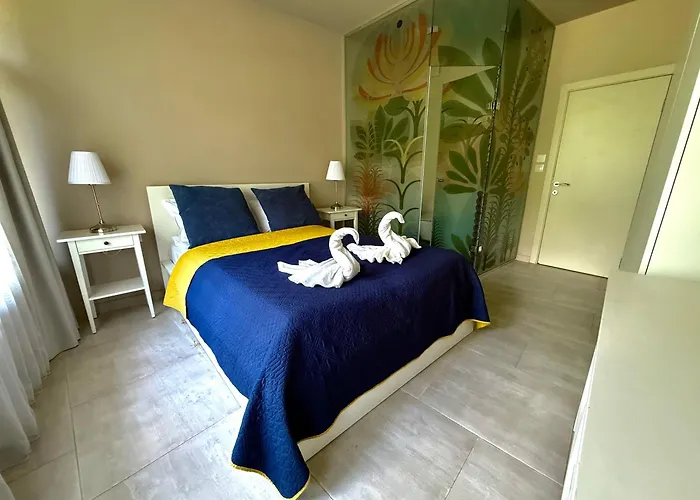 елегантен в супер центъра на града с изглед към парк, възможност за безплатно паркиране Διαμέρισμα