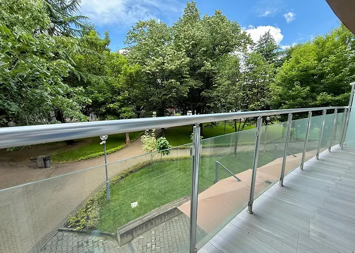 елегантен в супер центъра на града с изглед към парк, възможност за безплатно паркиране Διαμέρισμα Καζανλούκ