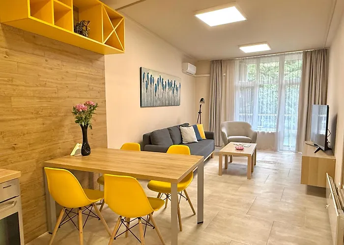 елегантен в супер центъра на града с изглед към парк, възможност за безплатно паркиране קאזאנלק